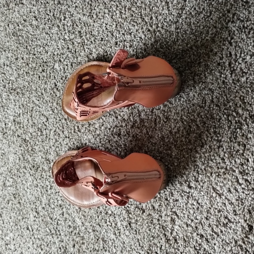 Shoes - Picture 4 of 4